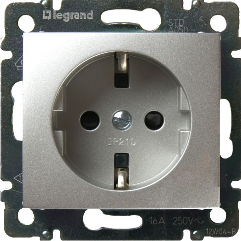 Розетка силовая Legrand Valena Classic 2K+3 с защитными шторками, на винтах, алюминий 770121