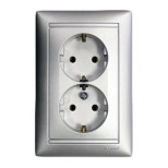 Розеточный блок Legrand Valena Classic 2x2K+3 с защитными шторками, алюминий 770127