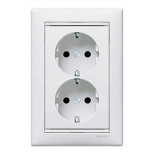Розеточный блок Legrand Valena Classic 2x2K+3 на винтах, белая 774400