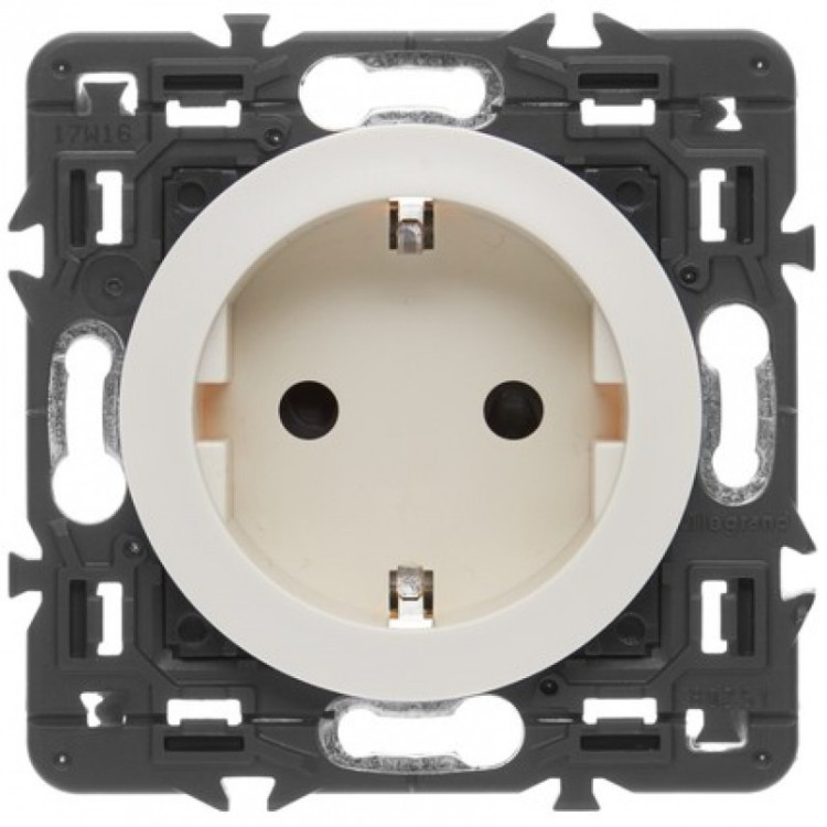 Розетка силовая Legrand Celiane 2K+3 со шторками, слоновая кость 067153+066227+080251