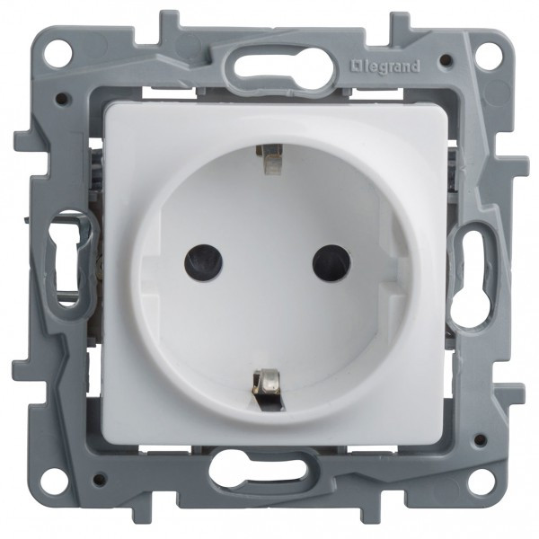 Розетка силовая Legrand Etika 2K+3 на винтах, белая 672221