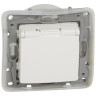 Розетка силовая Legrand Etika 2K+3 IP44 с крышкой, со шторками, белая 672232