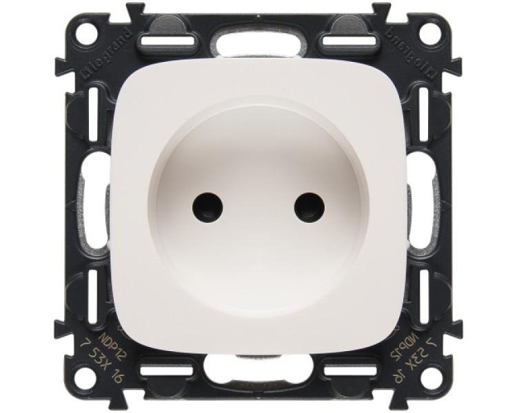 Розетка силовая Legrand Valena Allure 2K со шторками, белая 753016+754975