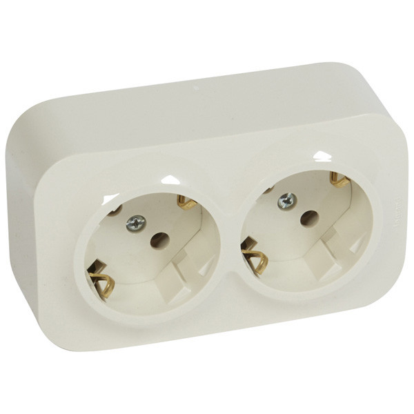 Розеточный блок Legrand Quteo 2x2К+З со шторками, слоновая кость 782253