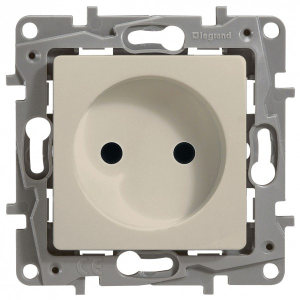 Розетка силовая Legrand Etika 2K со шторками, слоновая кость 672334
